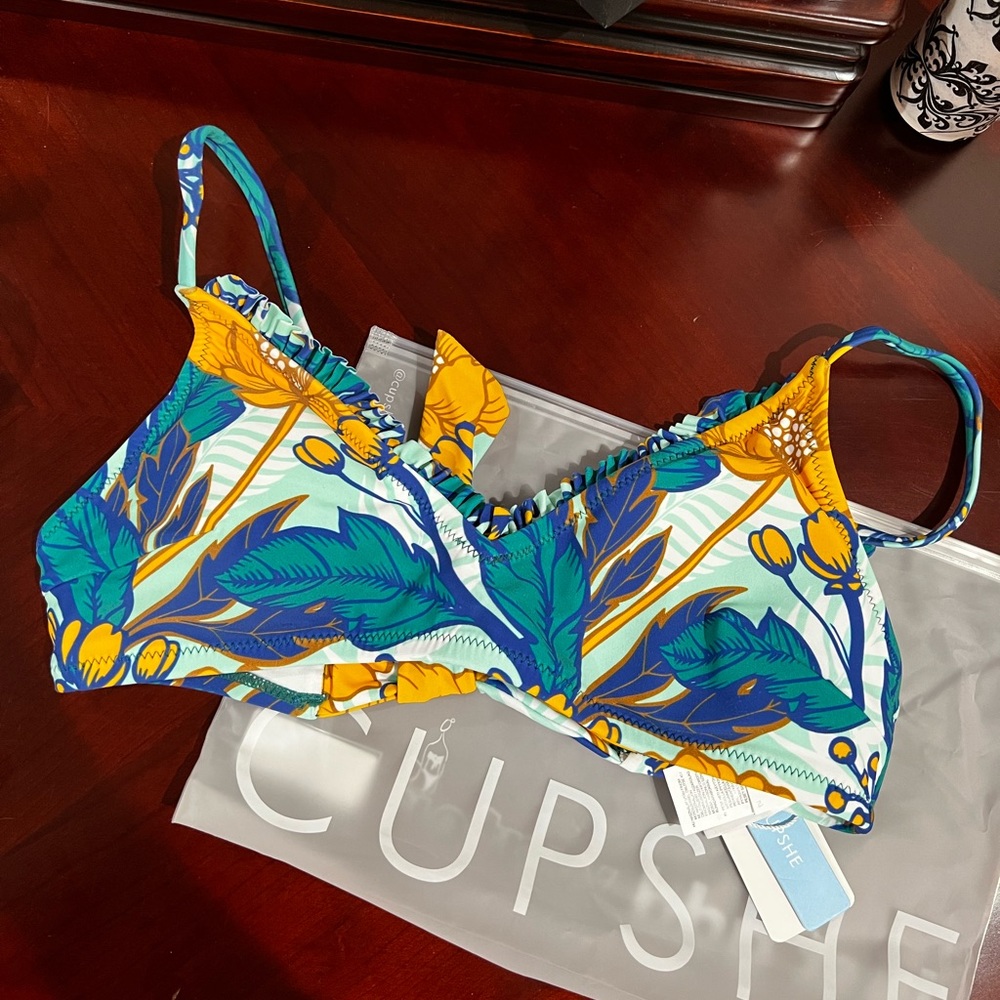 Brand new, never worn swim top! Tropical print from Cupshe, perfect for vacation